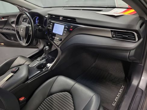 Used 2019 Toyota Camry SE FWD image 22