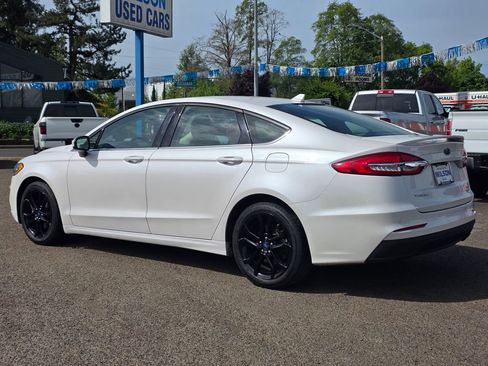 Used 2019 Ford Fusion SE w/ Equipment Group 151A FWD image 2