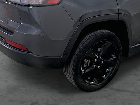 Used 2023 Jeep Grand Cherokee Altitude image 12