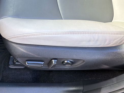 Used 2021 Toyota RAV4 XLE Premium image 14