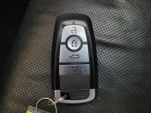 Used 2018 Lincoln MKX Reserve w/ Driver Assistance Package FWD image 32