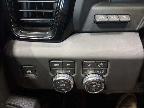 Used 2024 GMC Sierra 2500 AT4 w/ AT4 Premium Plus Package AWD/4WD image 36