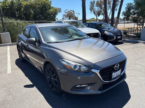 Used 2018 MAZDA MAZDA3 Touring FWD image 5