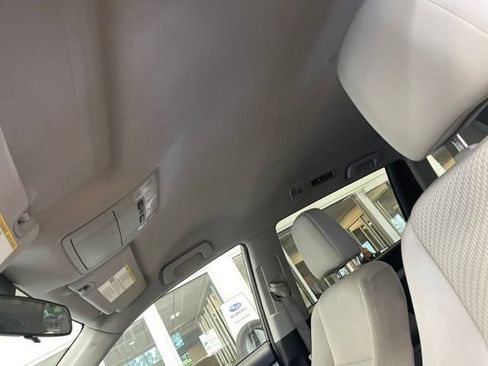 Used 2017 Toyota Highlander LE FWD image 6