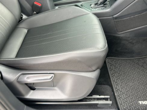 Used 2023 Volkswagen Tiguan SE R-Line image 27