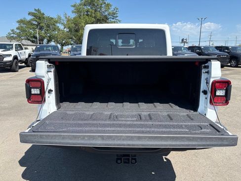 Used 2025 Jeep Gladiator Mojave AWD/4WD image 7