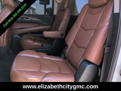 Used 2017 Cadillac Escalade ESV Luxury AWD/4WD image 16