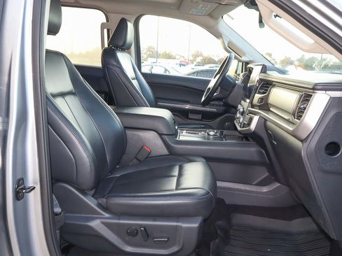 Used 2022 Ford Expedition XLT image 29