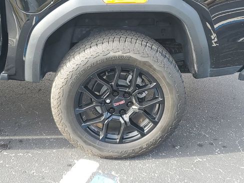 Used 2023 GMC Canyon Denali w/ Denali Black Edition image 13