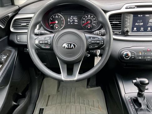 Used 2018 Kia Sorento LX image 8