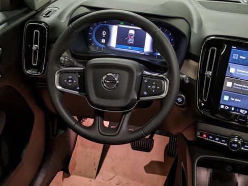 New 2025 Volvo XC40 B5 Core w/ Protection Package Premier image 15