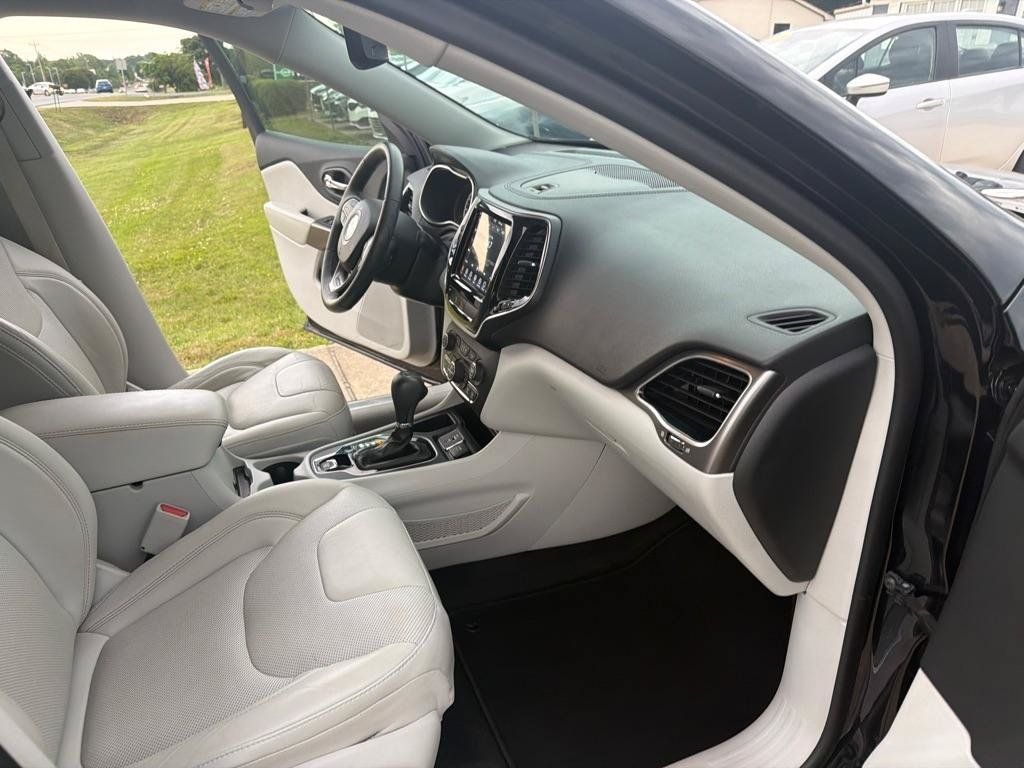 Used 2019 Jeep Cherokee Limited FWD image 16