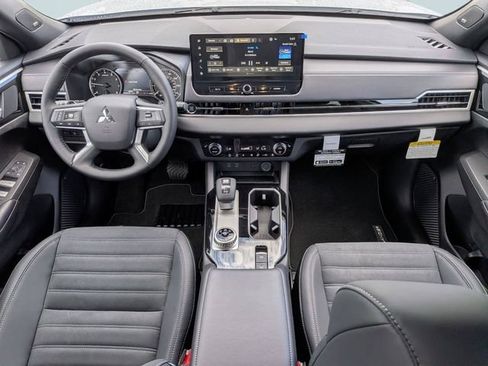 New 2026 Mitsubishi Outlander LE FWD image 13