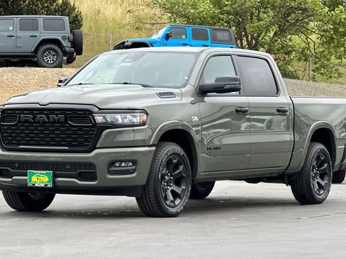 New 2026 RAM 1500 4x4 Crew Cab image 8