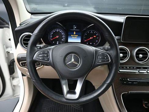 Used 2019 Mercedes-Benz GLC 300 4MATIC image 17