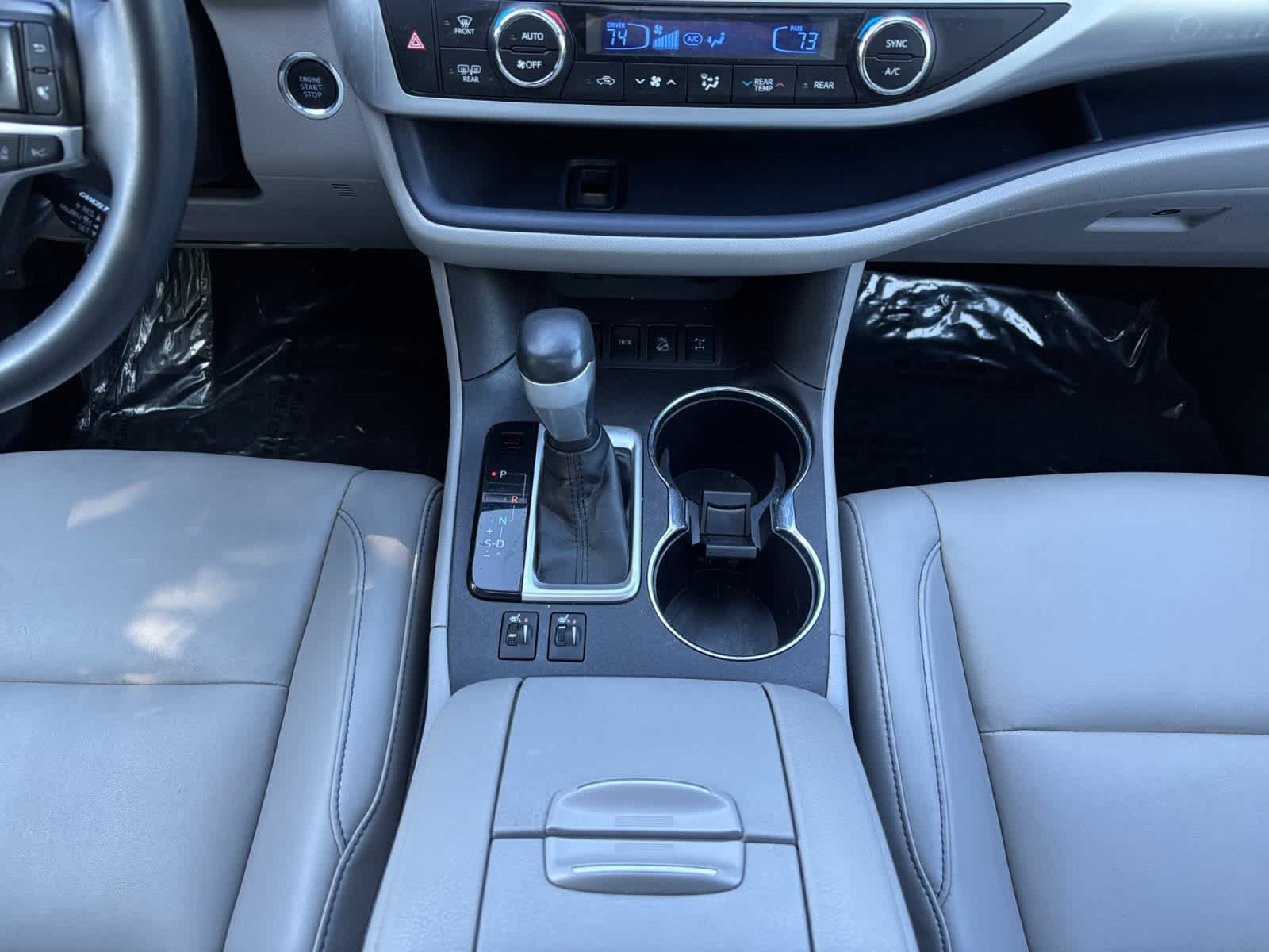 Used 2019 Toyota Highlander XLE AWD/4WD image 18