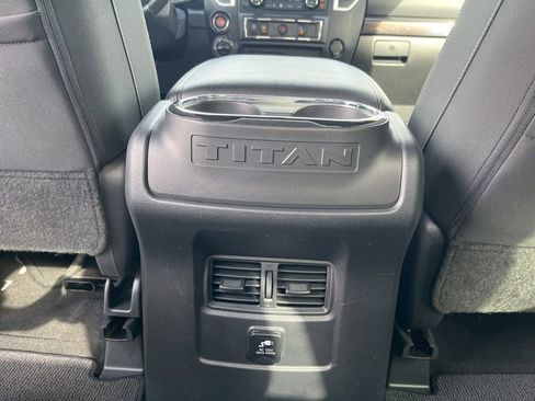 Used 2018 Nissan Titan SV w/ SV Convenience Package AWD/4WD image 27