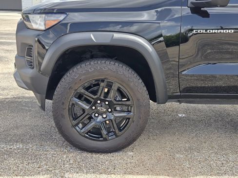 New 2025 Chevrolet Colorado Trail Boss w/ Midnight Edition AWD/4WD image 9