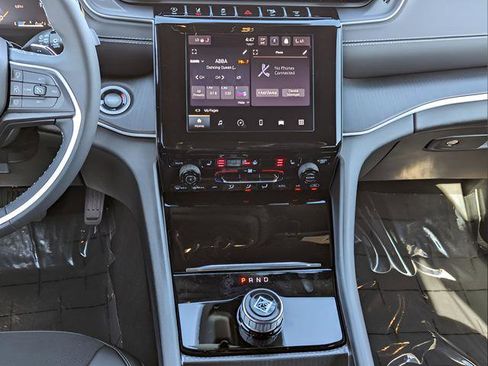 New 2024 Jeep Grand Cherokee L Altitude image 17