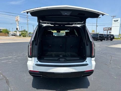 Certified 2025 Cadillac Escalade Sport Platinum w/ LPO, ONYX Package AWD/4WD image 8