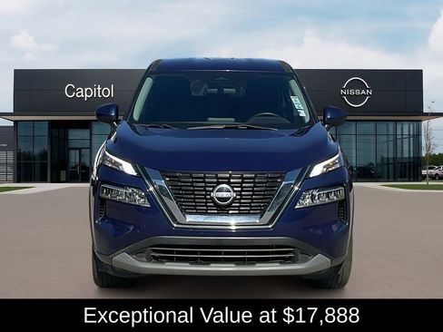 Used 2023 Nissan Rogue SV image 2