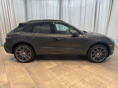 Used 2025 Porsche Macan image 8