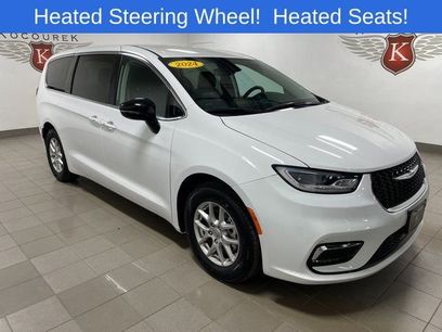 Used 2024 Chrysler Pacifica Touring-L
