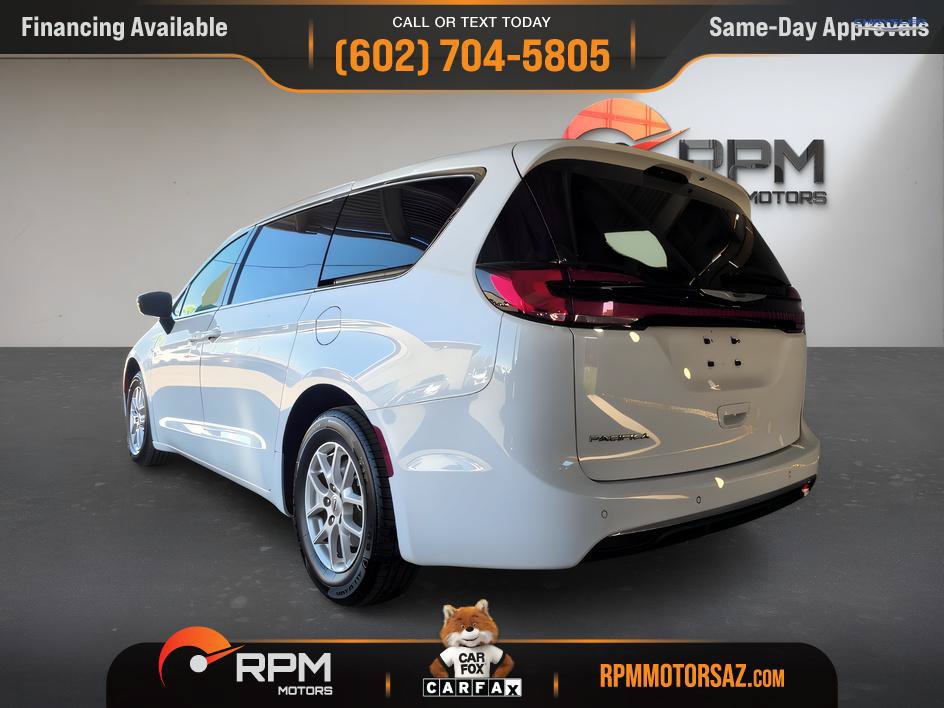 Used 2025 Chrysler Pacifica Select FWD image 24