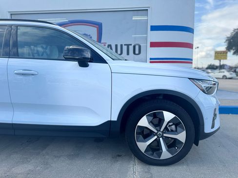 Used 2024 Volvo XC40 B5 Plus w/ Protection Package Premier image 25