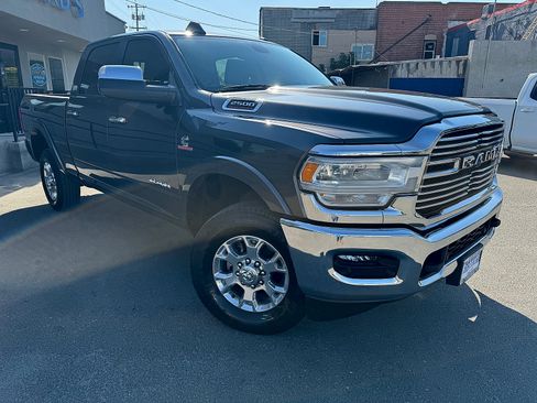 Used 2022 RAM 2500 Laramie AWD/4WD image 1