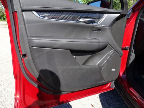 Certified 2022 Cadillac XT6 Premium Luxury w/ Technology Package image 8