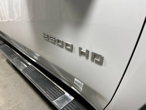 Used 2022 Chevrolet Silverado 2500 LT AWD/4WD image 9
