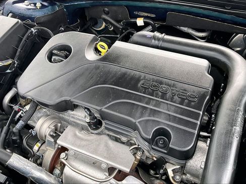 Used 2022 Chevrolet Malibu LT FWD image 32