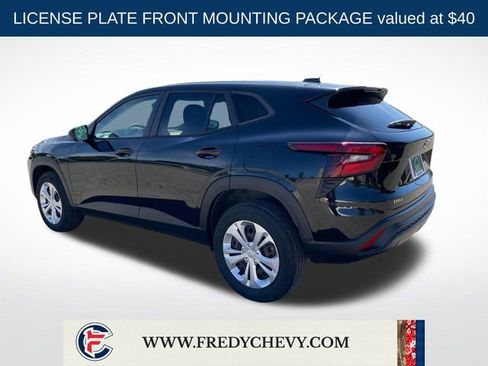 Used 2024 Chevrolet Trax LS FWD image 3