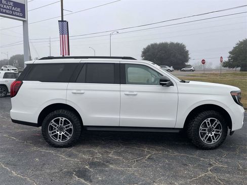 Used 2025 Ford Expedition Active image 2