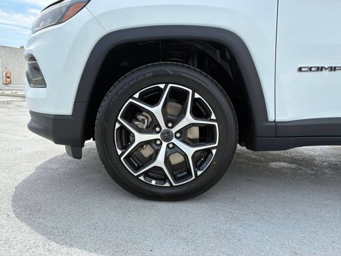 Used 2025 Jeep Compass Limited AWD/4WD image 30