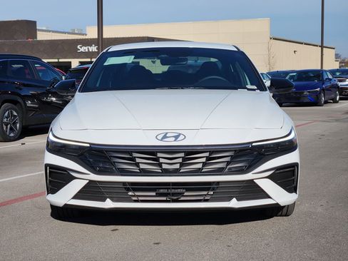 New 2025 Hyundai Elantra SEL FWD image 2