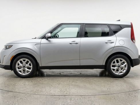 Used 2025 Kia Soul LX w/ LX Technology Package FWD image 5
