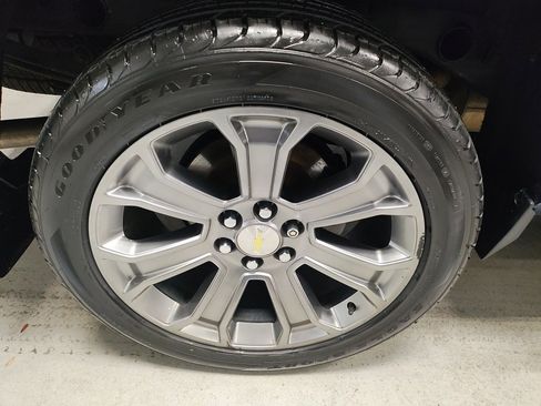 Used 2015 Chevrolet Silverado 1500 High Country image 3