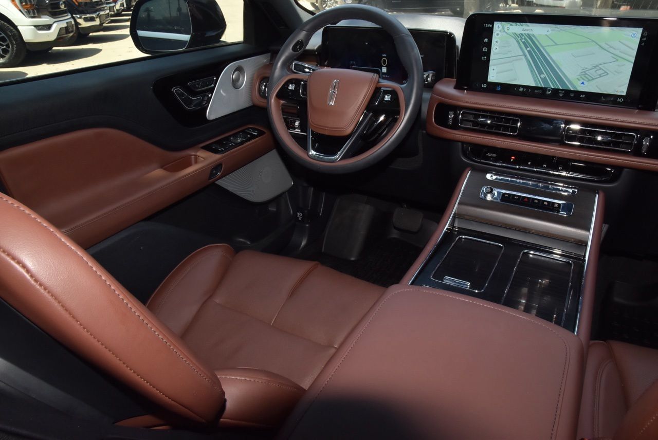 Certified 2026 Lincoln Aviator Reserve AWD/4WD image 16