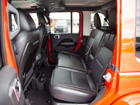 Used 2024 Jeep Wrangler Unlimited Sahara w/ Technology Group AWD/4WD image 22