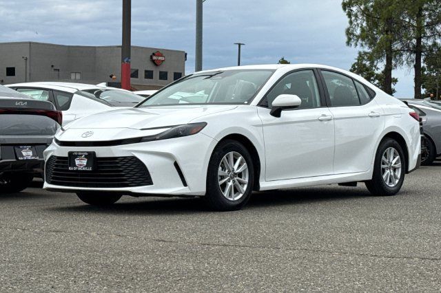 Used 2025 Toyota Camry LE FWD image 10