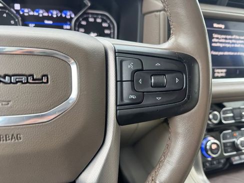 Used 2021 GMC Yukon Denali w/ Denali Premium Package image 9