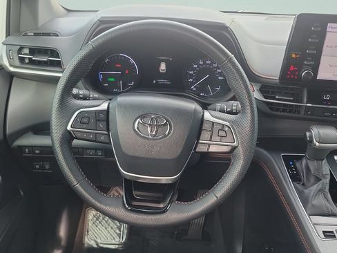 Used 2023 Toyota Sienna XSE FWD image 12