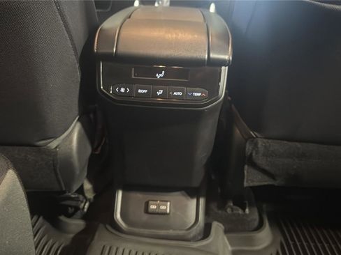 Used 2023 Toyota Highlander LE image 26