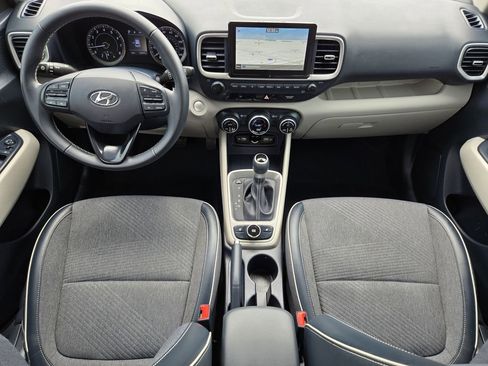 Used 2022 Hyundai Venue Limited FWD image 5