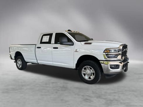 Used 2025 RAM 2500 Tradesman w/ Chrome Appearance Group AWD/4WD image 2