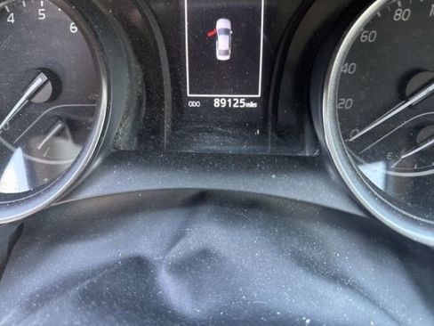 Used 2021 Toyota Camry SE image 4