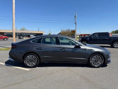 Used 2025 Hyundai Sonata SEL image 2