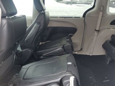 Certified 2024 Chrysler Pacifica Touring-L image 25